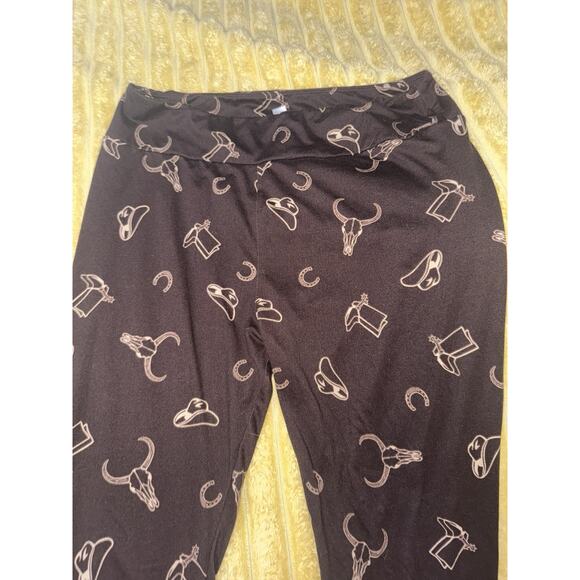 Women’s Brown Western Boots Cattle Horseshoe, Cowboy Hat LuluRoe Leggings Tc - Picture 1 of 10